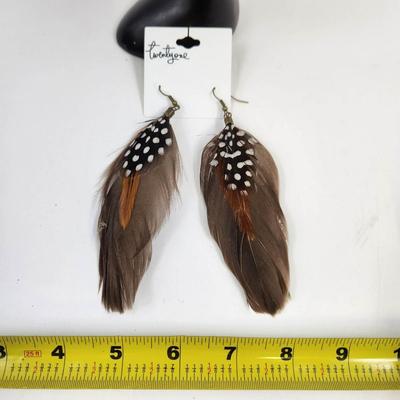 BEAUTIFUL FEATHER HANGING EARRINGS