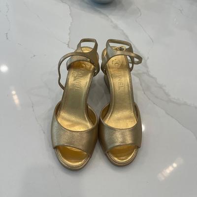 Chanel wedges Gold size 37
