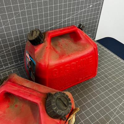 1-1/2 and 2-1/2 Gallon Plastic Fuel Cans 