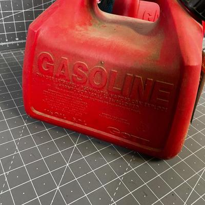 1-1/2 and 2-1/2 Gallon Plastic Fuel Cans 