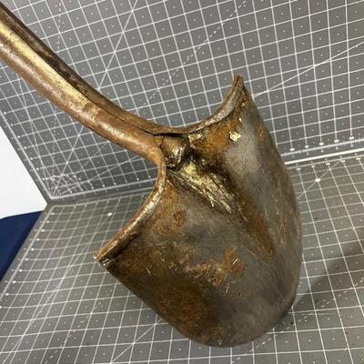 Round Nose Shovel