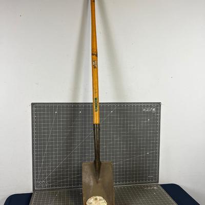 Flat Nosed Garden Spade 