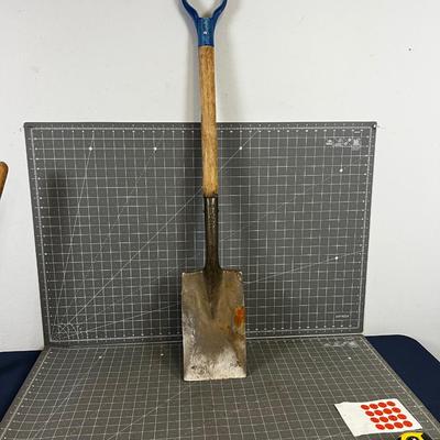 Short Handled Garden Spade 