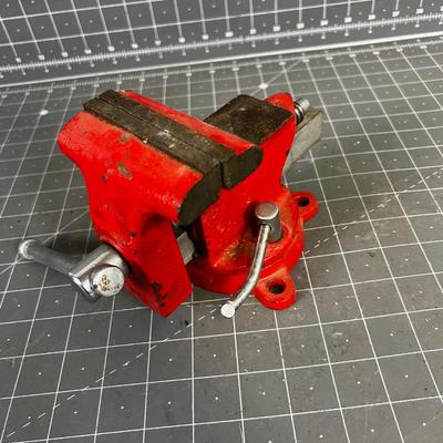 3-1/2" Bench Vice 