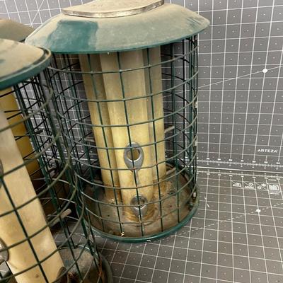 Squirrel Proof Bird Feeders 