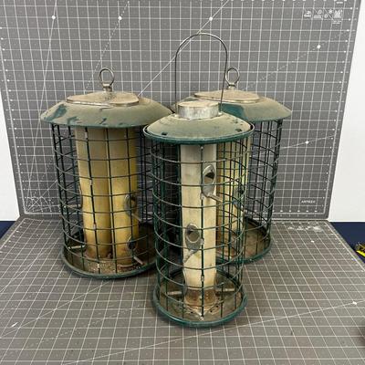 Squirrel Proof Bird Feeders 