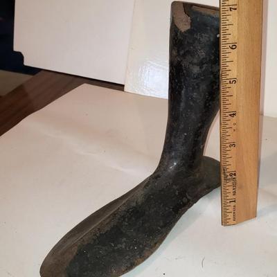 Metal form for shoe making and mending