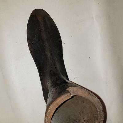 Metal form for shoe making and mending