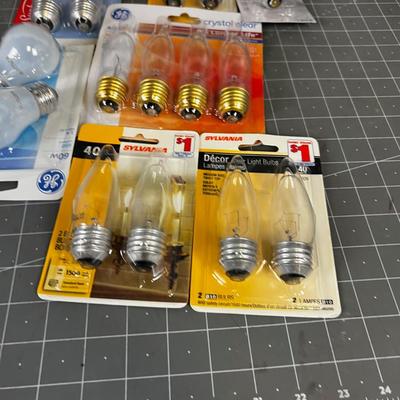 Lot of Standard Base Chandelier Bulbs 