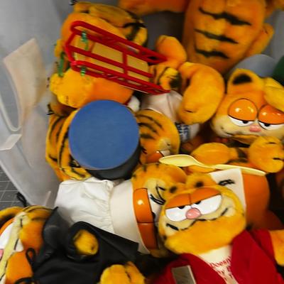 Garfield Collection : Tub of Stuffed Garfield's