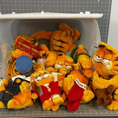 Garfield Collection : Tub of Stuffed Garfield's
