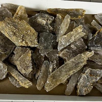 Crystals, Raw Selenite or something? 