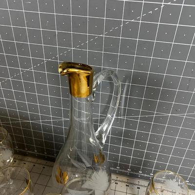 Decanter Etched Glass, with 7 Wine Glasses