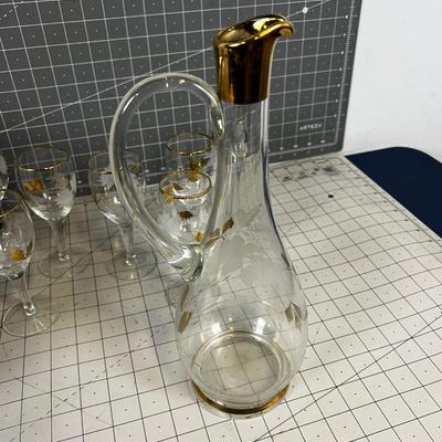 Decanter Etched Glass, with 7 Wine Glasses
