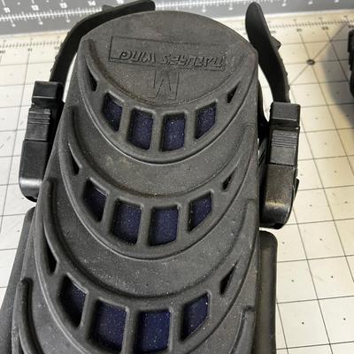 Atomic Aquatics Size Medium Flippers 