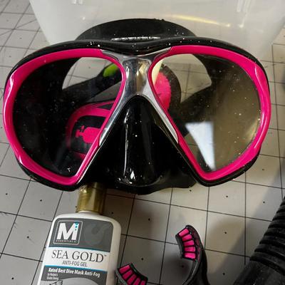 Atomic Aquatics Mask and Snorkel, Pink Accent