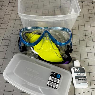 Atomic Aquatics Goggles with Case