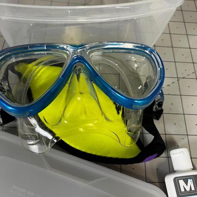 Atomic Aquatics Goggles with Case