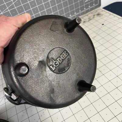 LODGE Cast Iron Dutch Oven 
