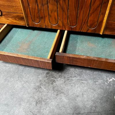LANE - Mid Century Modern Cedar Chest 