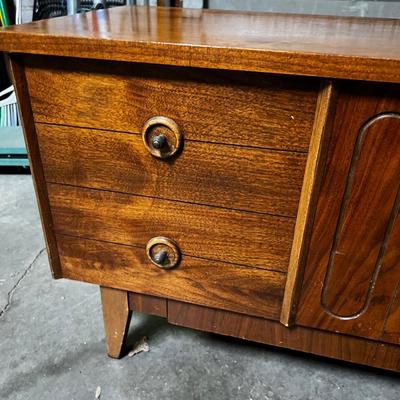 LANE - Mid Century Modern Cedar Chest 