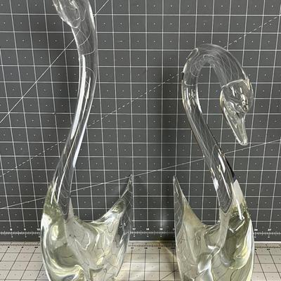 ART - Clear Hand Blown pair of Swans 