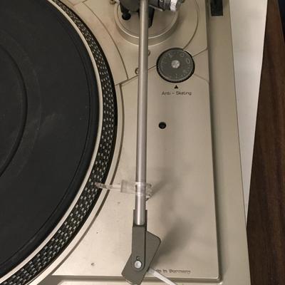 Dual CS1268 turntable