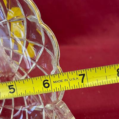 6 1/2â€ round with gold trim,divided relish dish