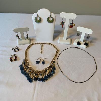 Beaded Necklaces & Eight Earrings (LR-HS)