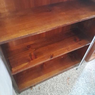 Nice sturdy wood bookshelf