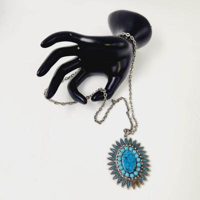 BEAUTIFUL SILVERTONED & TURQUOISE CHAIN NECKLACE