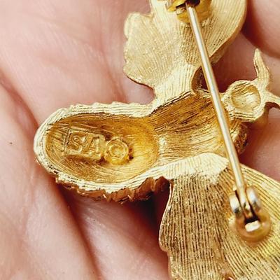 VINTAGE SA BUMBLE BEE GOLD TONED PIN
