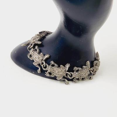 BEAUTIFUL PEWTER FROG CHAIN BRACELET