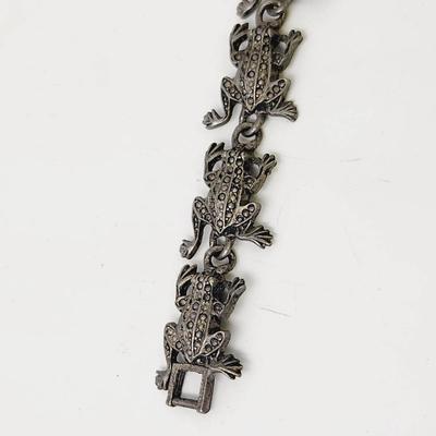 BEAUTIFUL PEWTER FROG CHAIN BRACELET
