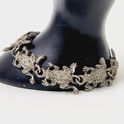 BEAUTIFUL PEWTER FROG CHAIN BRACELET