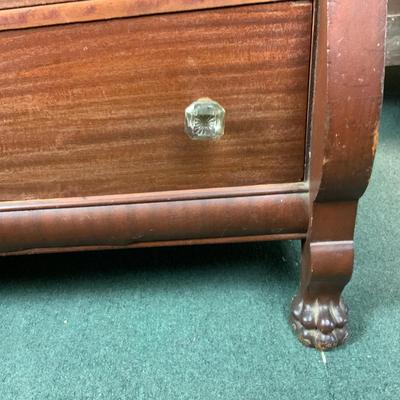 Lot 104 | Mahogany Dresser
