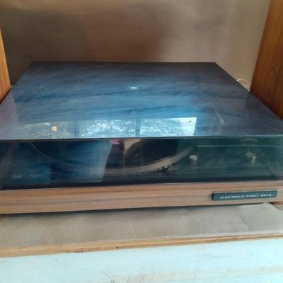 Vintage Dual CS 704 Electronic Direct Drive Turntable Made in Germany with a pair of Realistic speakers