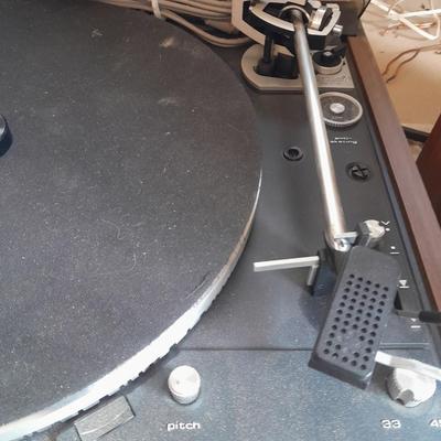 Vintage Dual CS 704 Electronic Direct Drive Turntable Made in Germany with a pair of Realistic speakers