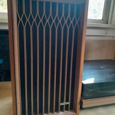 Vintage Dual CS 704 Electronic Direct Drive Turntable Made in Germany with a pair of Realistic speakers