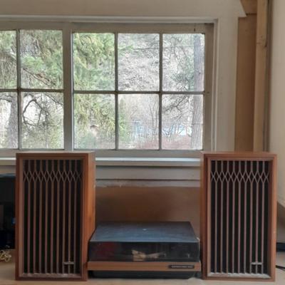 Vintage Dual CS 704 Electronic Direct Drive Turntable Made in Germany with a pair of Realistic speakers