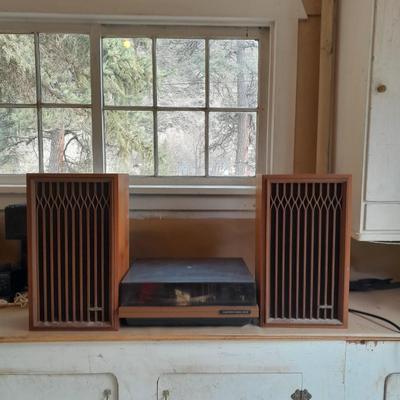 Vintage Dual CS 704 Electronic Direct Drive Turntable Made in Germany with a pair of Realistic speakers