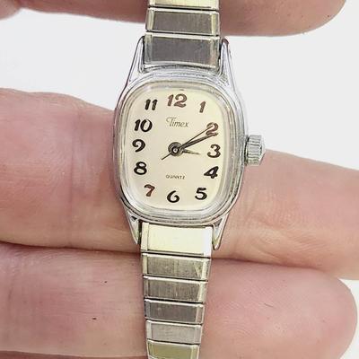 TIMEX BA CELL STAINLESS STEEL WOMANS WRIST WATCH - STRETCH BAND - SILVER TONED