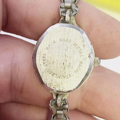 COLLEZIO QUARTZ DAINTY SILVER TONED WRIST WATCH - STRETCHY BAND