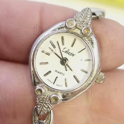 COLLEZIO QUARTZ DAINTY SILVER TONED WRIST WATCH - STRETCHY BAND