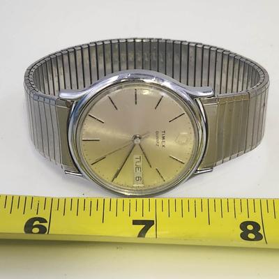 TIMEX QUARTZ M CELL WATER RESISTANT SILVER TONED STRETCHY BAND WATCH
