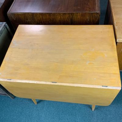 Lot 110 | Mid-Century Haywood Wakefield Drop-Leaf Table