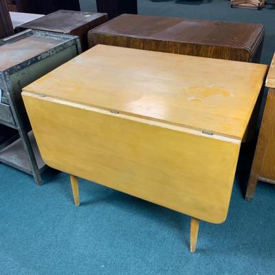 Lot 110 | Mid-Century Haywood Wakefield Drop-Leaf Table
