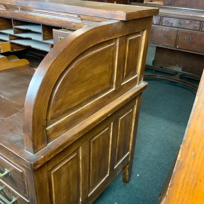 Lot 111 | Roll-Top Postmanâ€™s Desk
