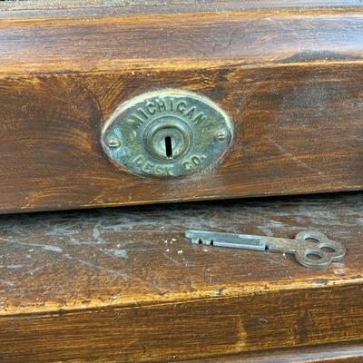 Lot 111 | Roll-Top Postmanâ€™s Desk