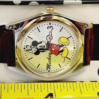 NEW DISNEY BROWN LEATHER LARGE FACE MICKEY MOUSE WATCH W/ ORIGINAL PACKAGING